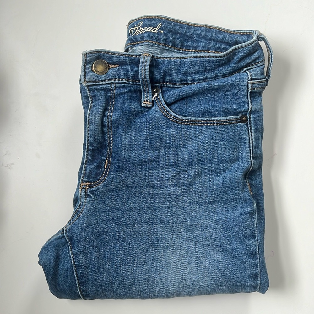 Mid rise blue jeans